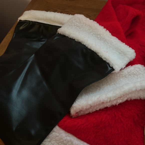 Cool Santa Suit! - Picture 3 of 7